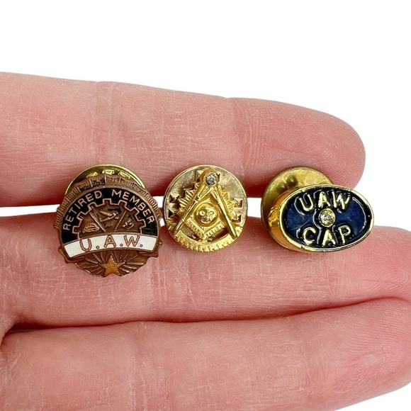 Lot of 7 Union Lapel Pins: UAW, Masonic Lodge, VFW & NAA - Picture 3 of 10